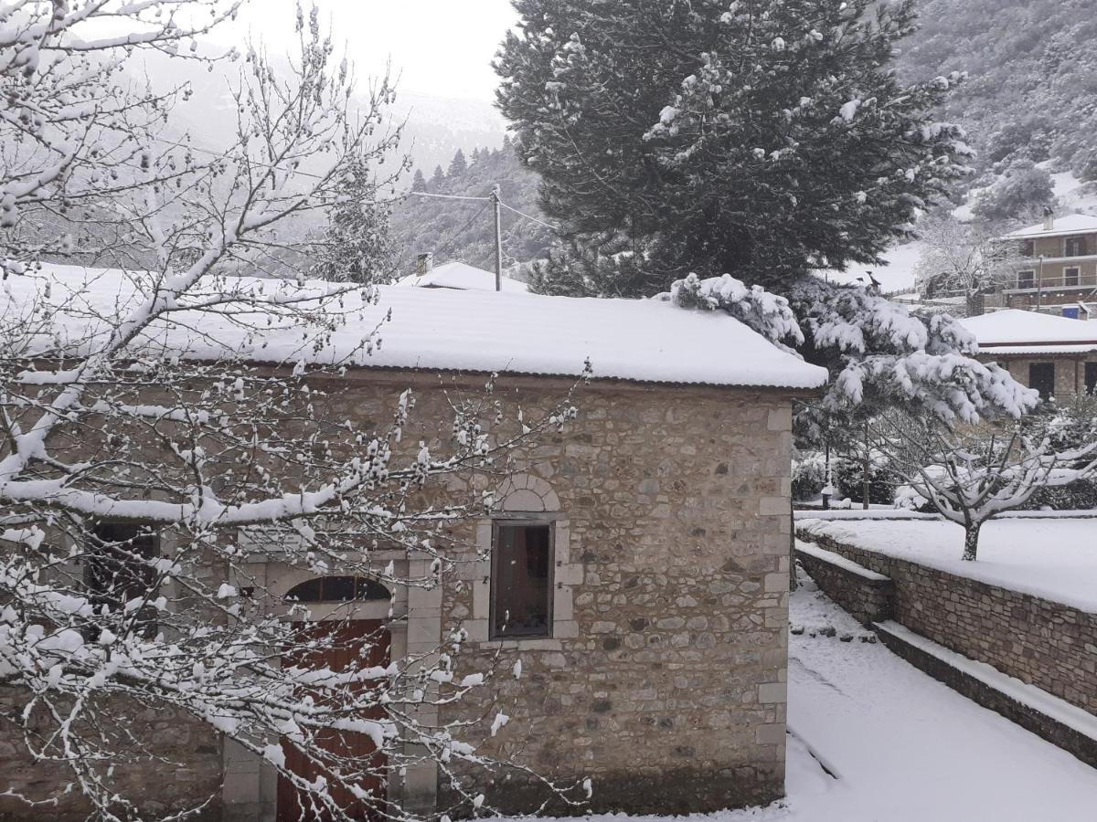 Family'S Houses Kalavryta Exteriör bild