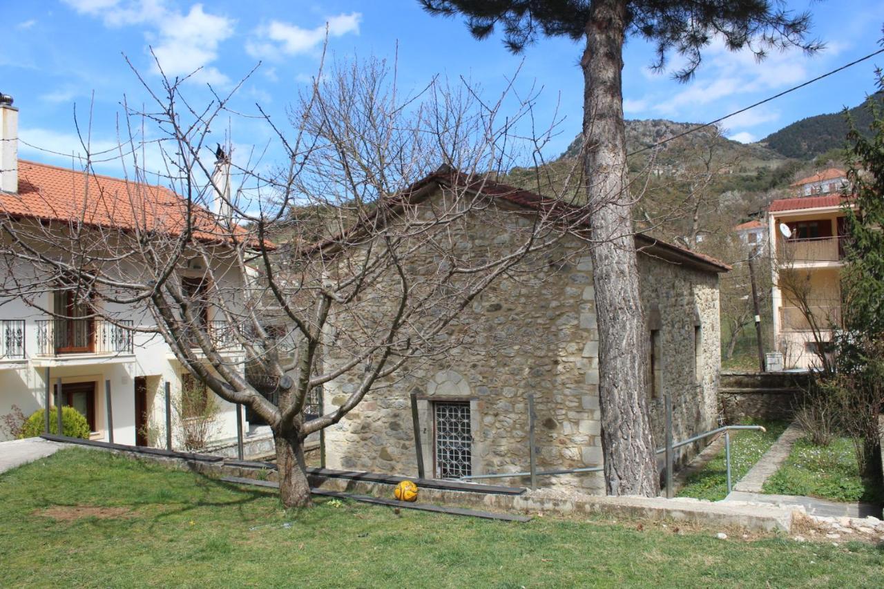 Family'S Houses Kalavryta Exteriör bild