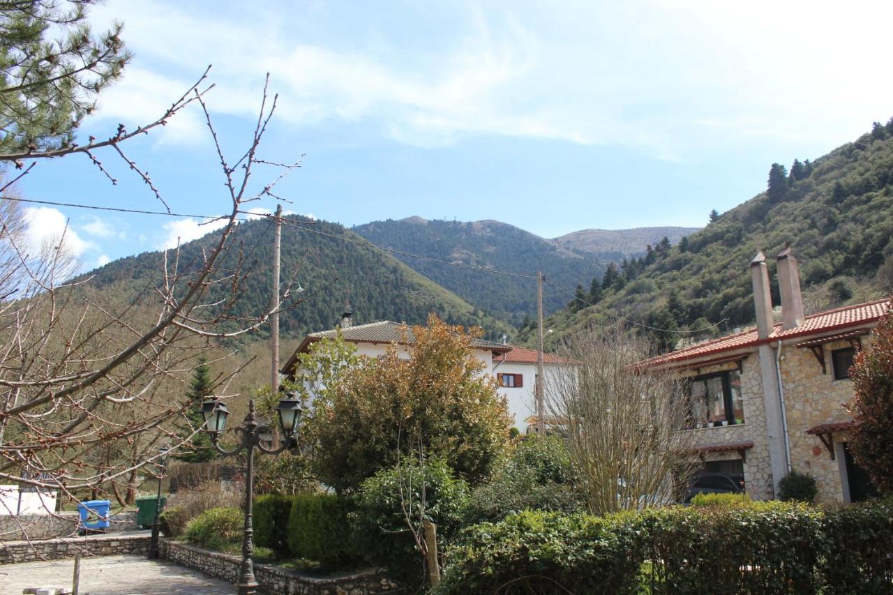 Family'S Houses Kalavryta Exteriör bild
