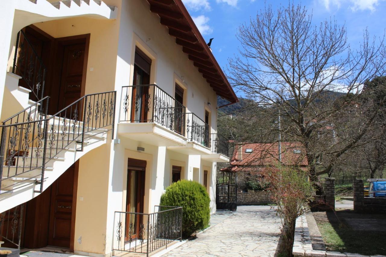 Family'S Houses Kalavryta Exteriör bild